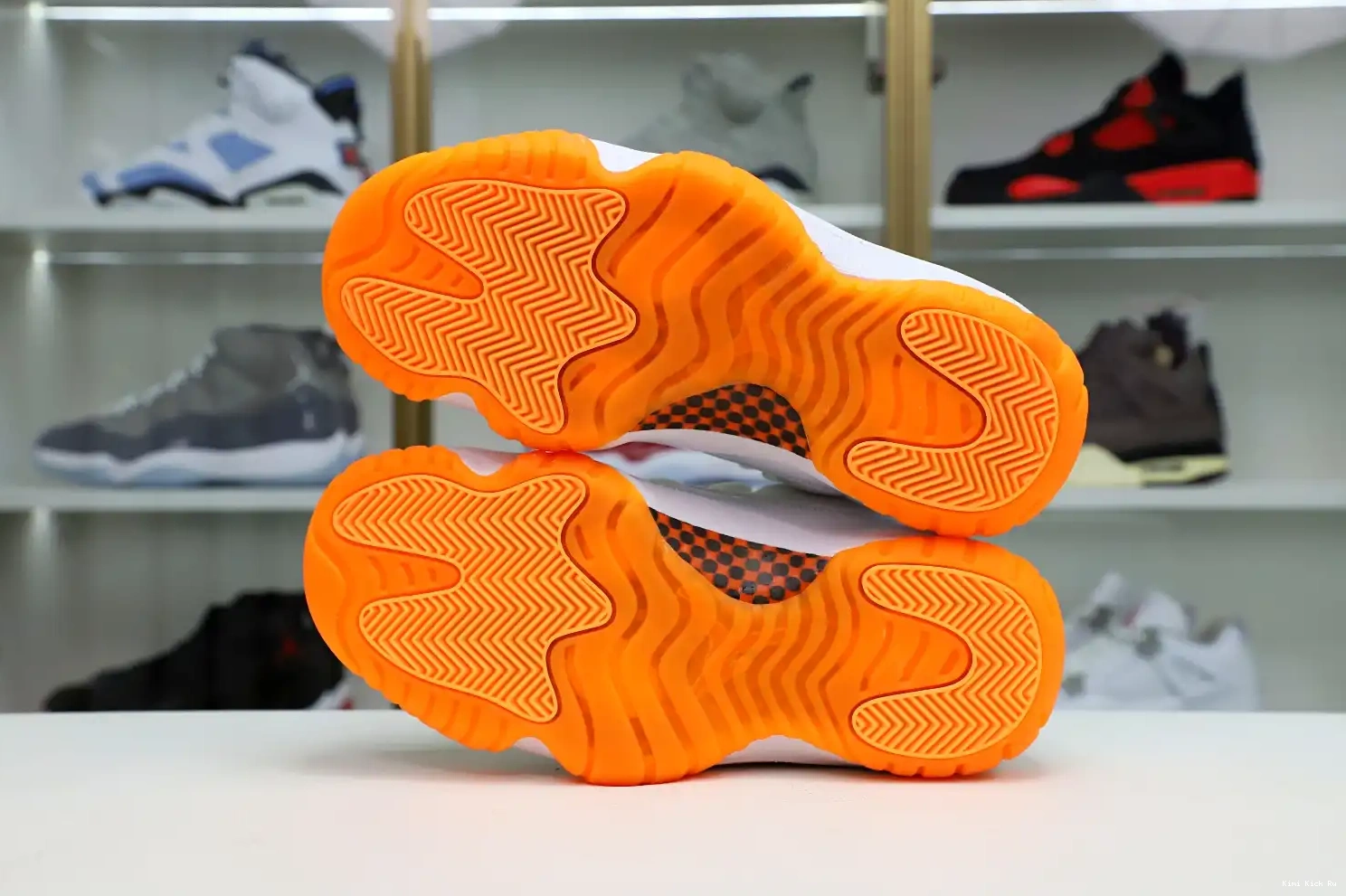 WMNS CITRUS' LOW 11 RETRO 'BRIGHT AIR Kimikick JORDAN 0712